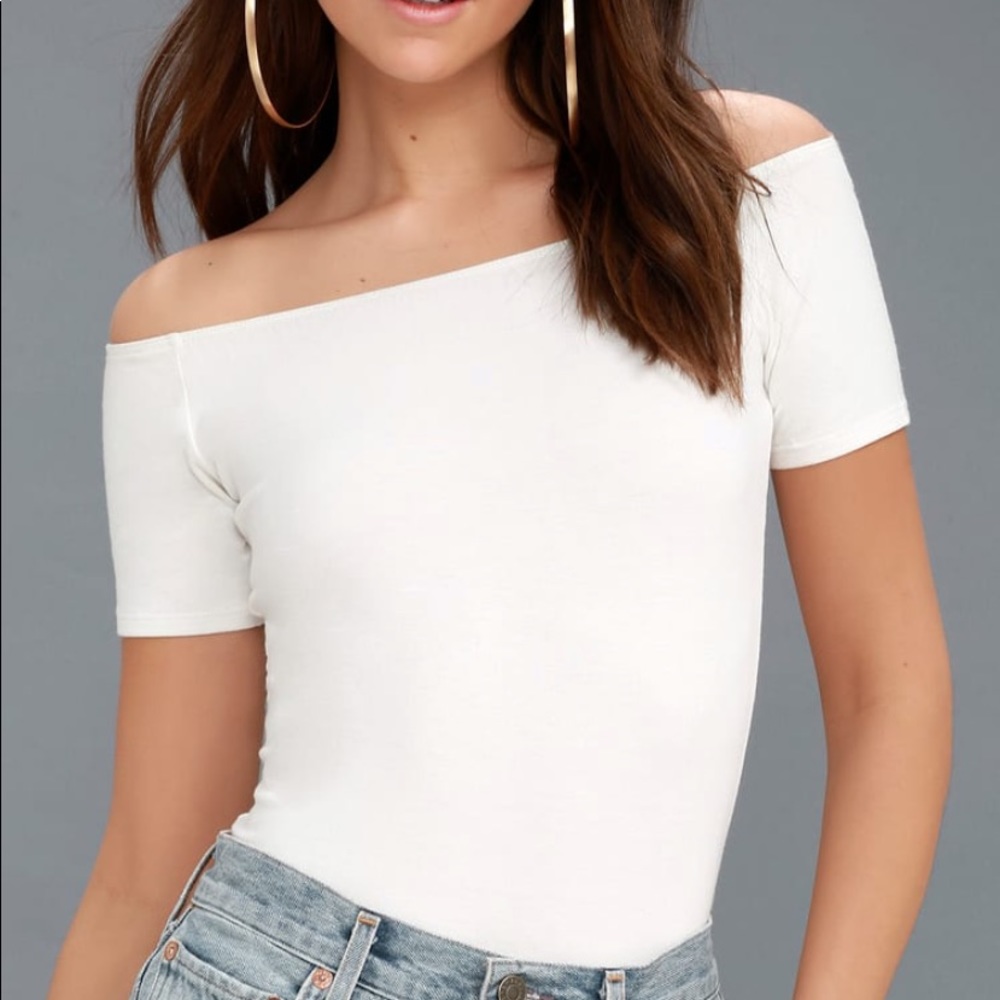Lulu’s White Off Shoulder Tee